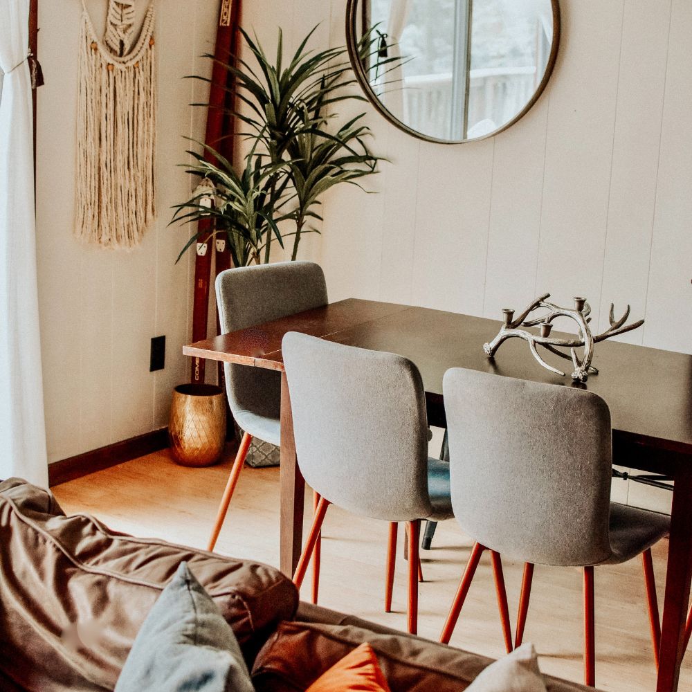 Short-term rental living and meeting area
